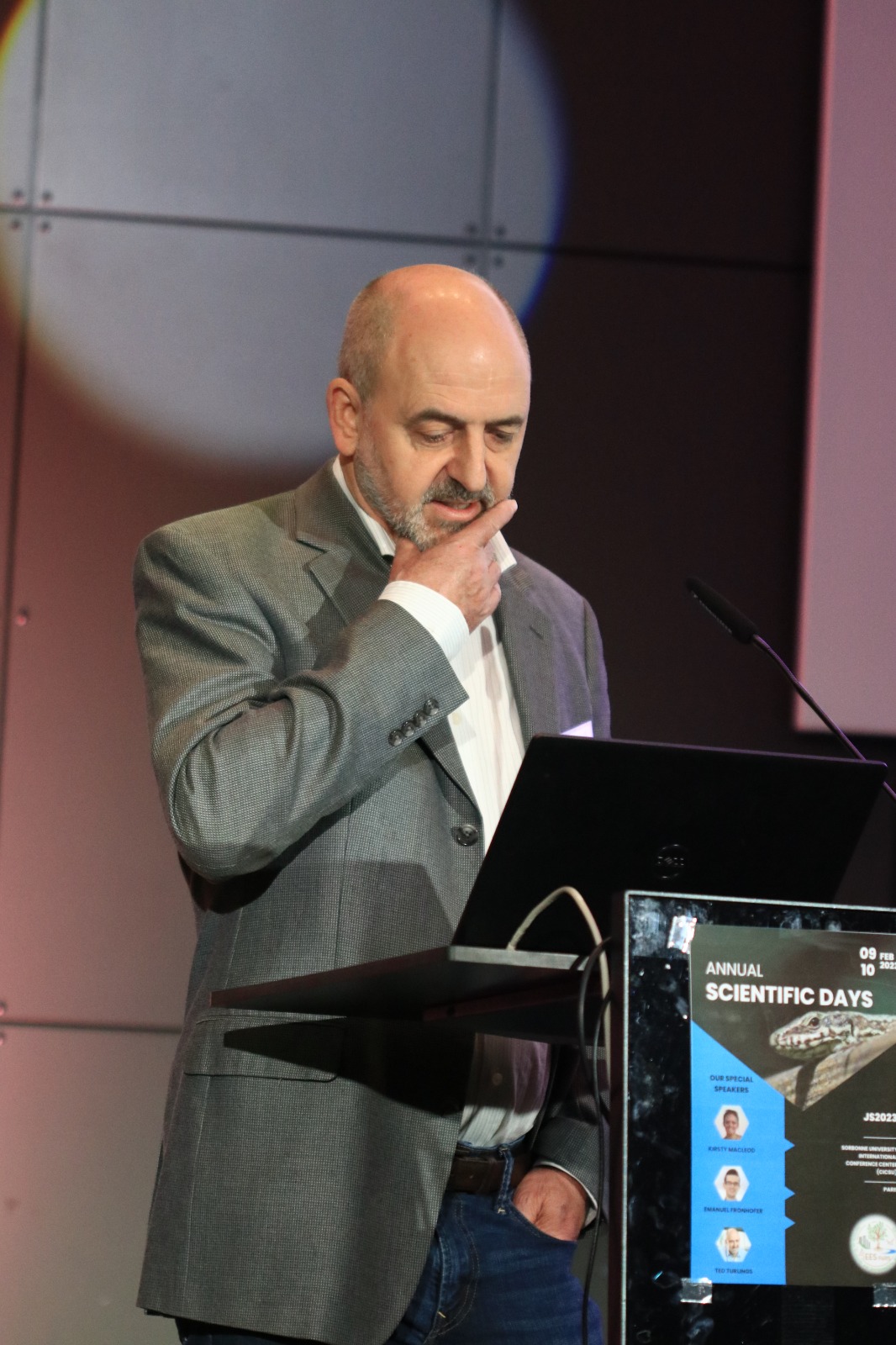 Ted Turlings gave an oral presentation Ted Turlings gave an oral presentation